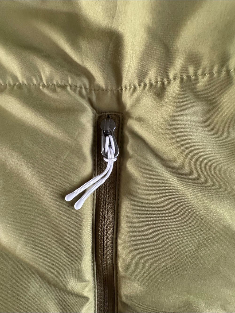 Stio Women’s Olive Green Puffer Jacket with Blue Lining - Picture 4 of 8